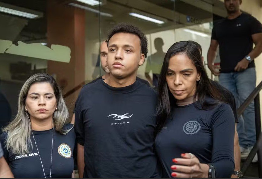 Jovem Réu em Caso de Estupro Coletivo no Rio Choca ao se Entregar com Mensagem 'Sem Arrependimentos'