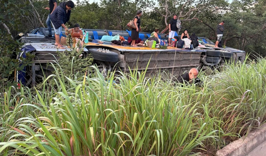Tragédia na BR-251: Ônibus de Empresa com Filiais em Alagoas Mata Dois e Fere Dez