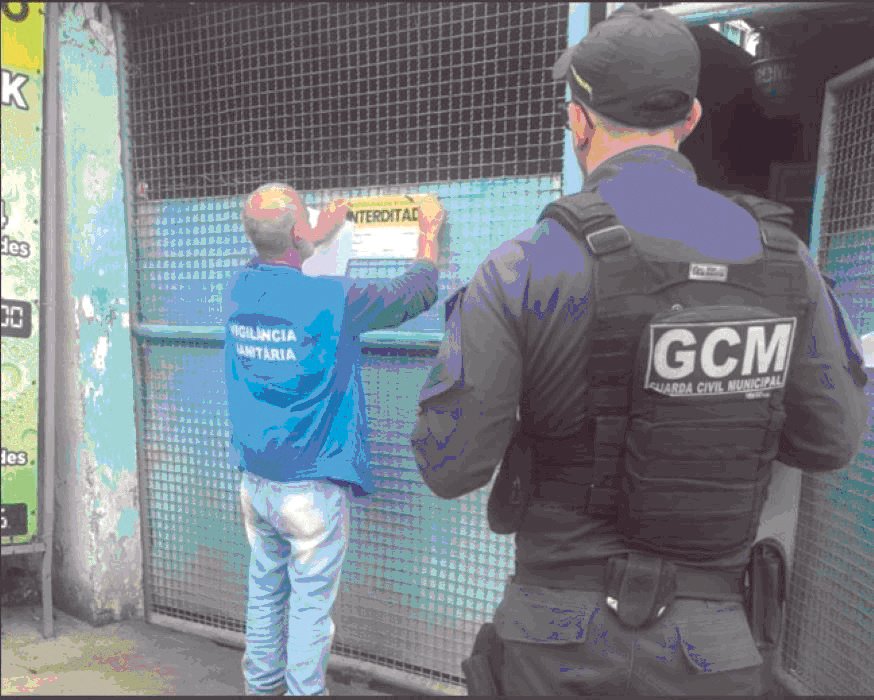 Vigilância Sanitária interdita fábrica de gelo clandestina