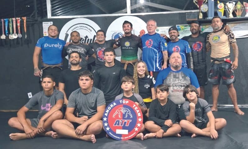 Angra Top Team gradua três atletas em cerimônia no CT Vera Cruz