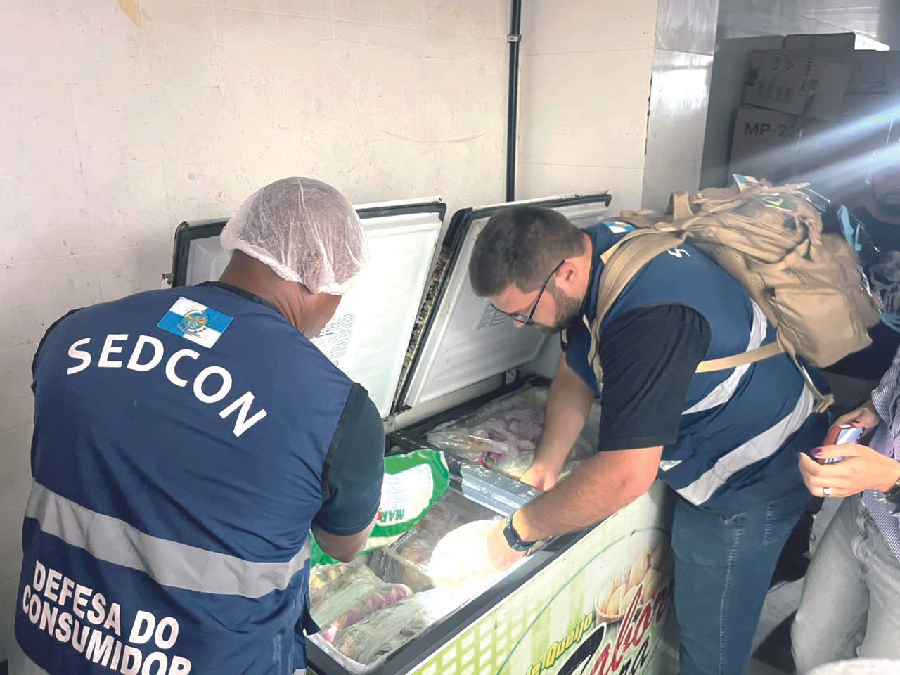 Mais de 164 kg de alimentos impróprios para consumo descartados em Angra