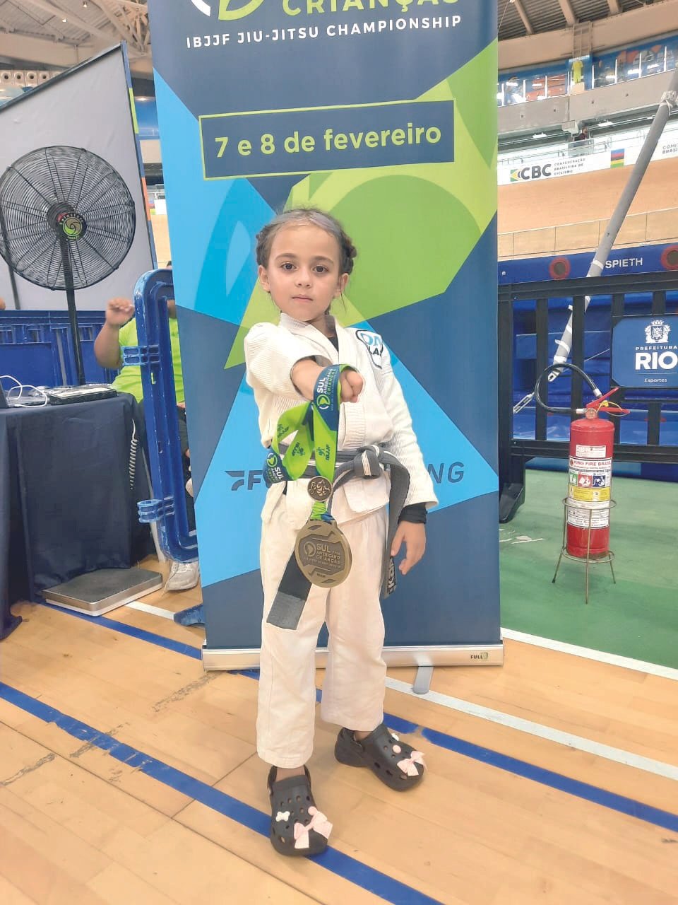 Atleta angrense Anahi Costa conquista pódio no Sul-Americano Kids 2026