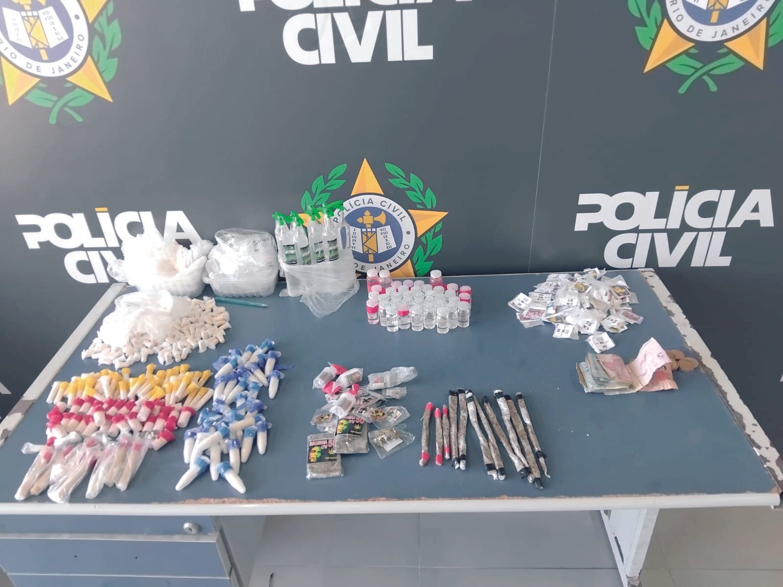 Civil fecha boca de fumo e prende vapor no Promorar