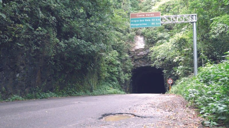 RJ-155: elo estratégico entre a Dutra e a  Rio-Santos expõe motoristas a risco diário