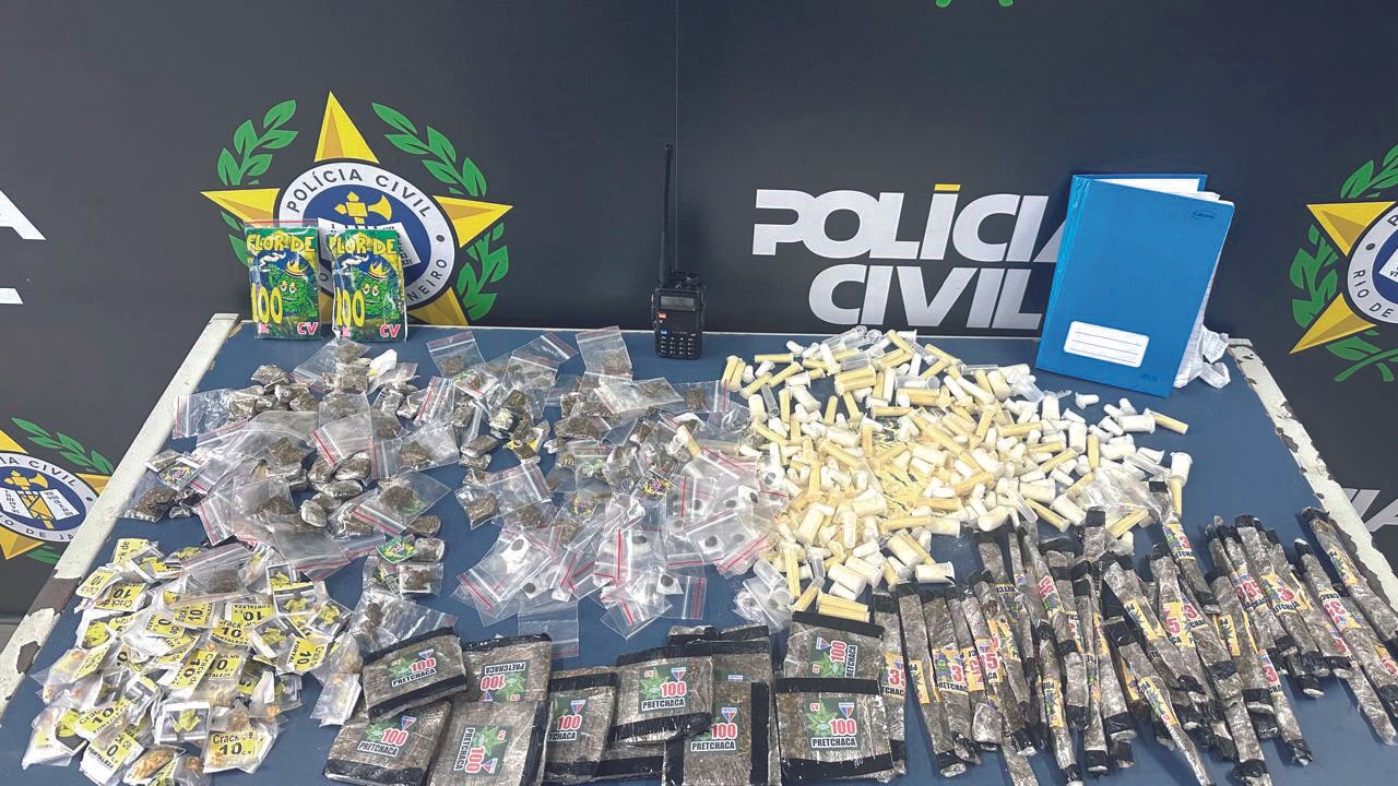 Civil e P2 desativam central de monitoramento do tráfico no Morro do Santo Antônio