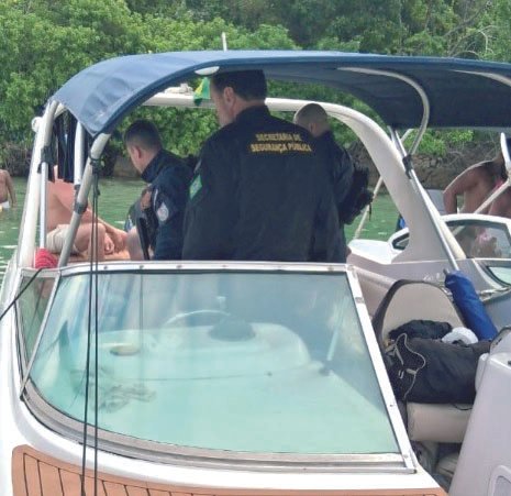 Militares são presos após disparos de arma de fogo durante passeio de lancha em Angra