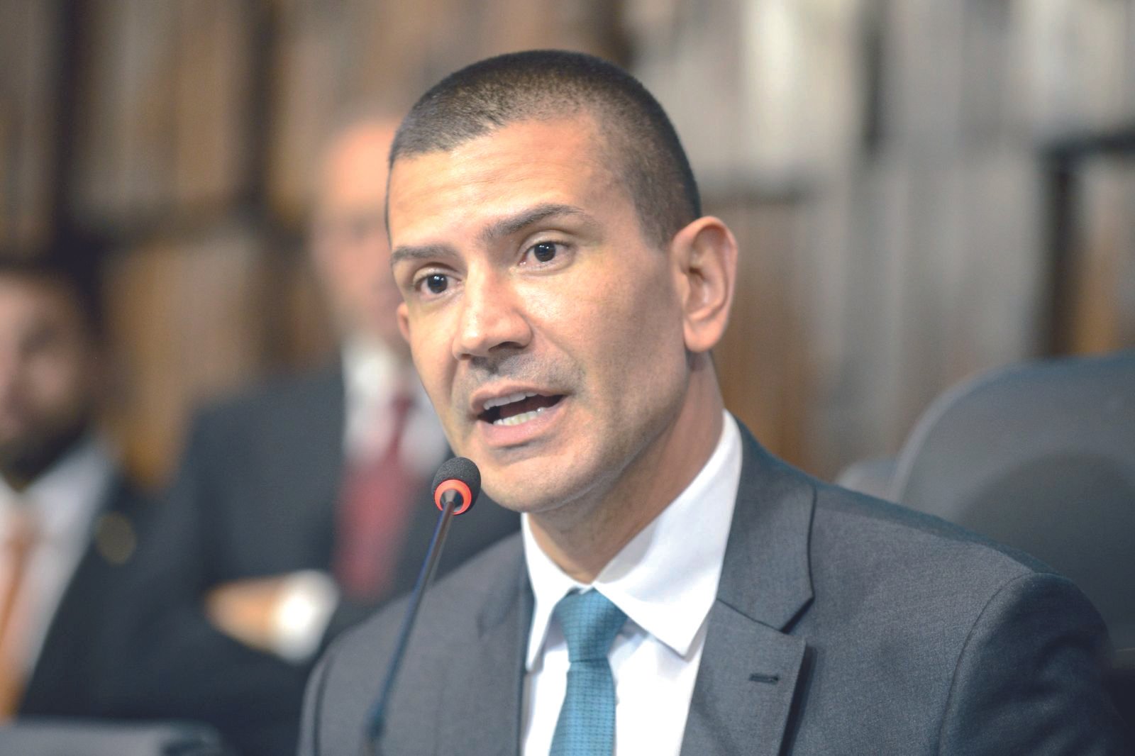 Deputado Douglas Ruas é eleito novo presidente da Alerj