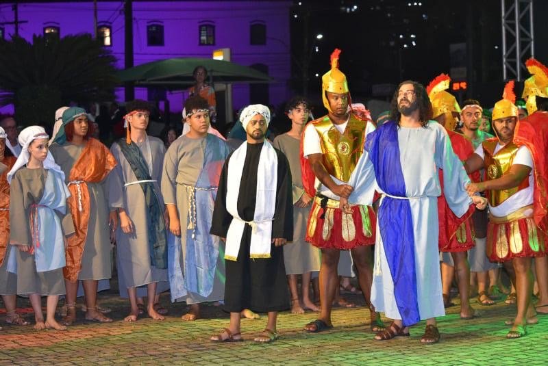 “A Vida e Paixão de Cristo” reúne artistas angrenses e celebra a Semana Santa