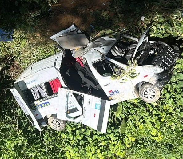 Oito dos 11 feridos em acidente com van da Prefeitura de Angra que levava pacientes para tratamento médico fora da cidade recebem alta