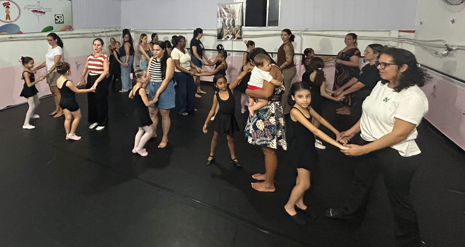 Companhia de Dança Pequena Princesa comemora Dia das Mães