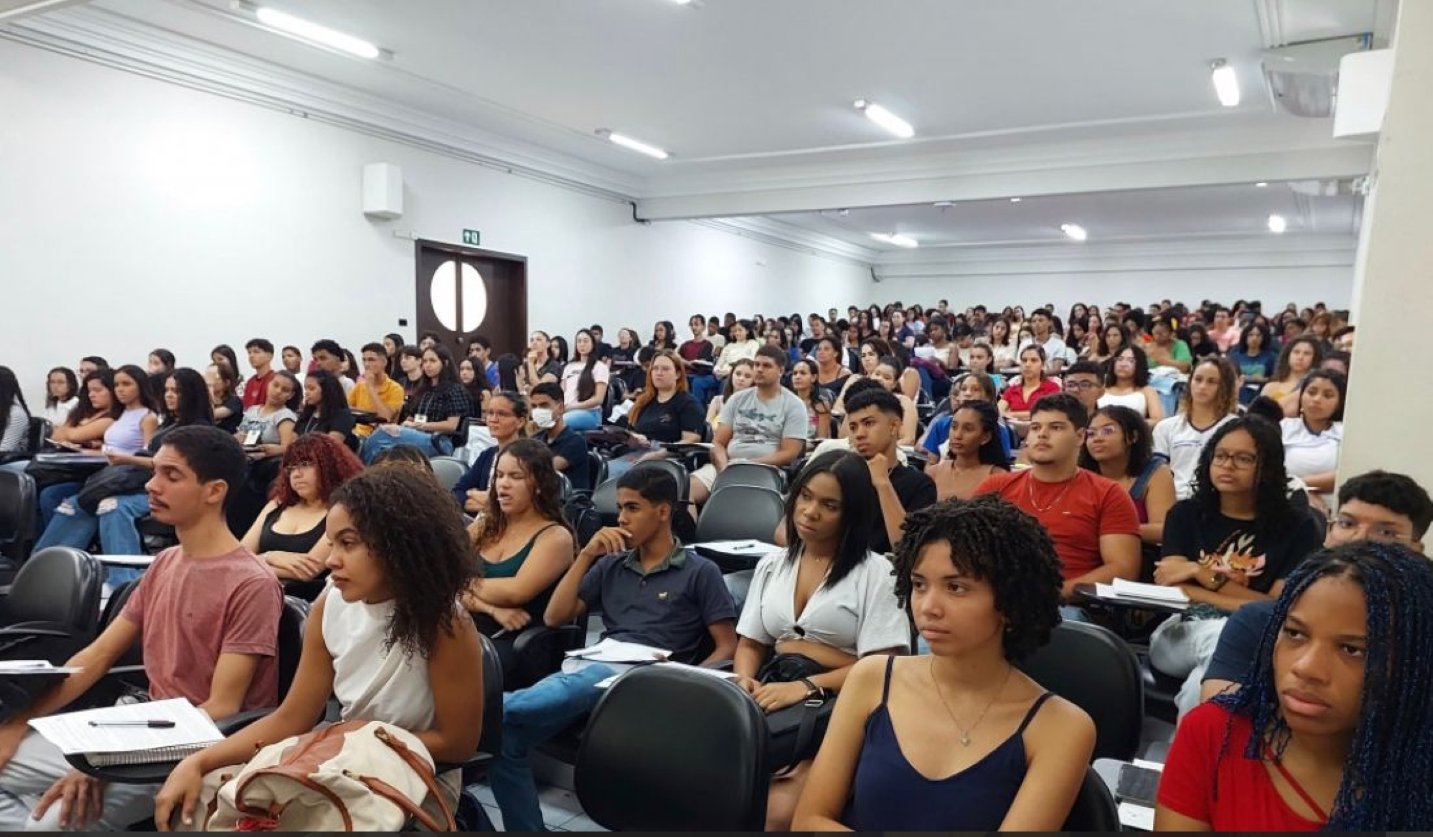 Angra abre inscrições para curso preparatório gratuito para o ENEM 2026