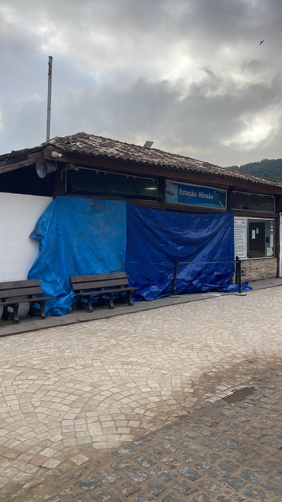 Vandalismo e protestos marcam o primeiro dia de cobrança da taxa de turismo em Angra dos Reis