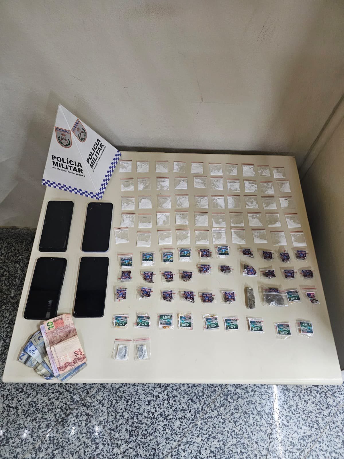 Jovem é preso por tráfico de drogas em Paraty
