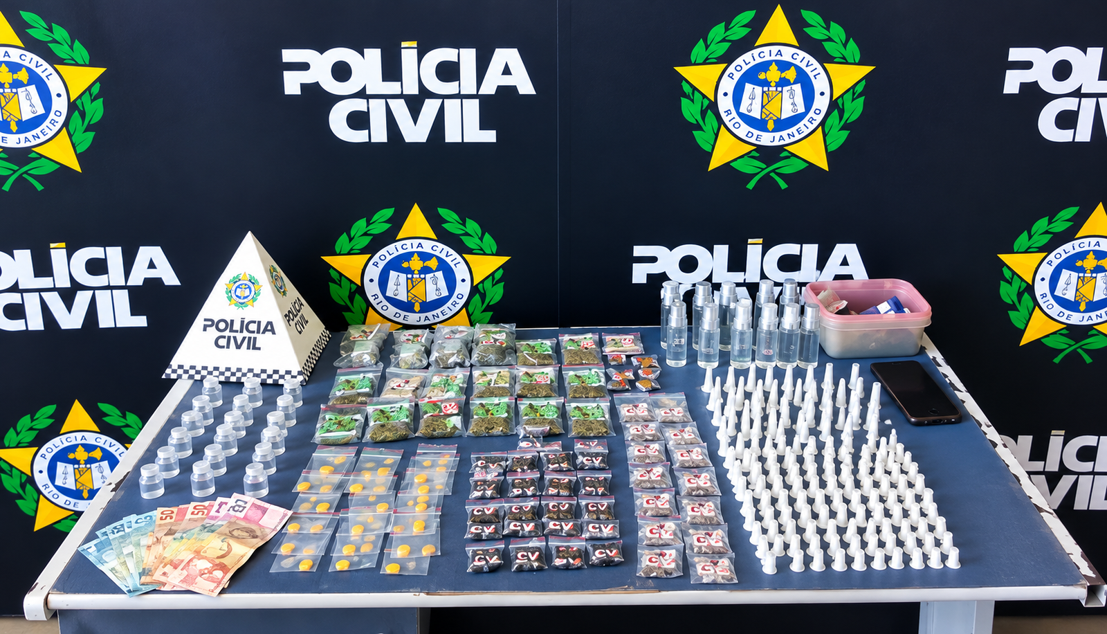 Polícia Civil e P2 prendem dois no Morro da Fortaleza