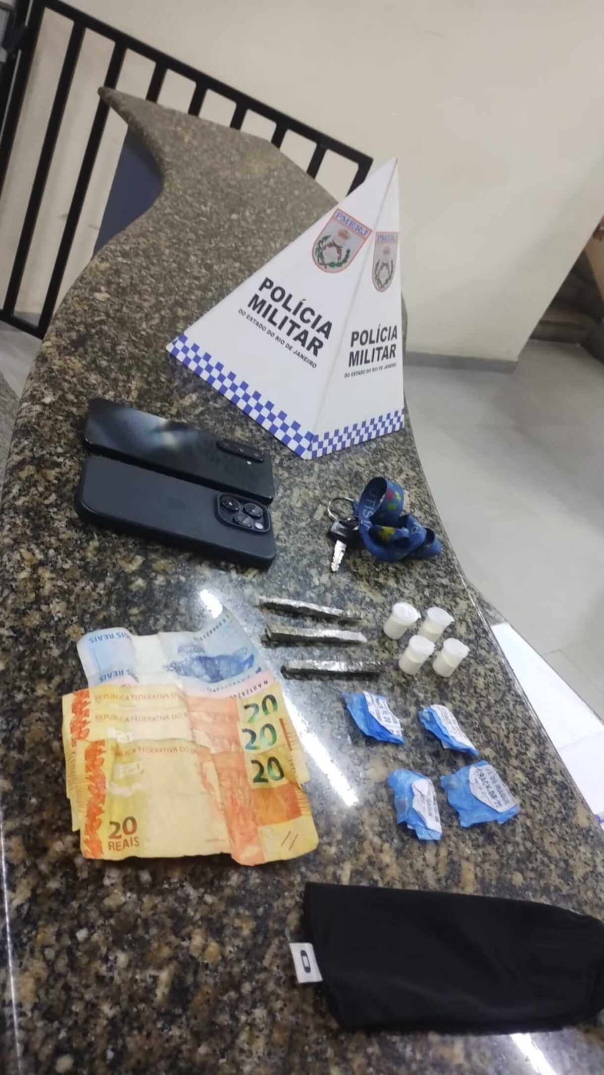 Homem é detido com drogas e moto adulterada na Água Santa