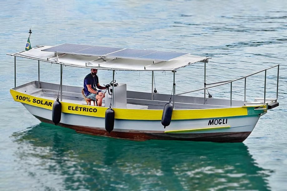 Táxi-Boat movido a energia solar completa mil viagens e revoluciona a navegação na Ilha Grande