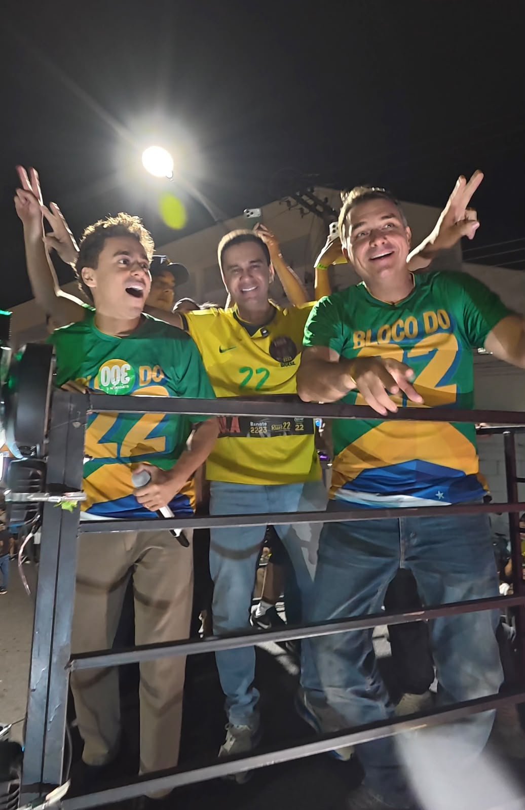 A convite de Flávio Bolsonaro, Renato Araújo deixa campanha no Rio por um dia e participa de agenda com Nikolas Ferreira em Minas