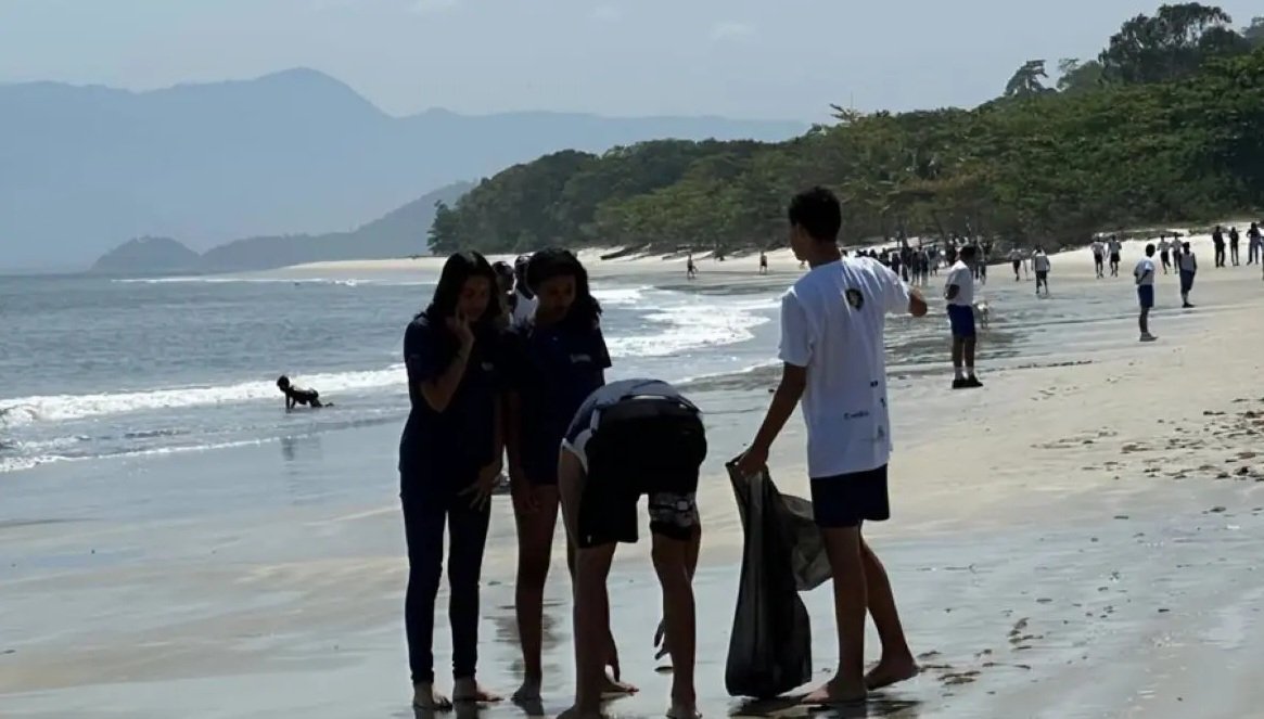 Ilha da Marambaia recebe mutirão de limpeza e conscientização ambiental