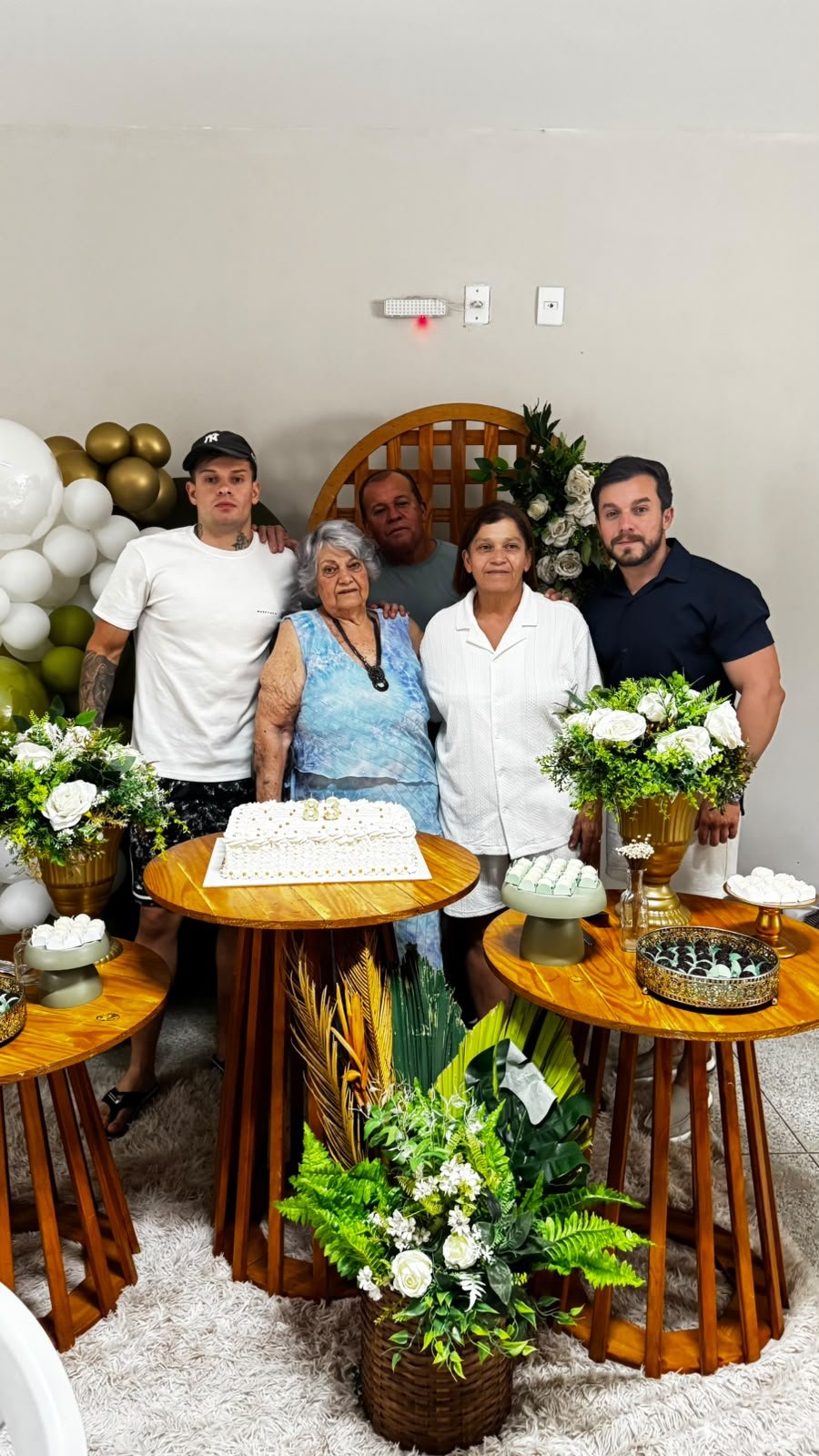 Naurinha comemora 83 anos com festa especial