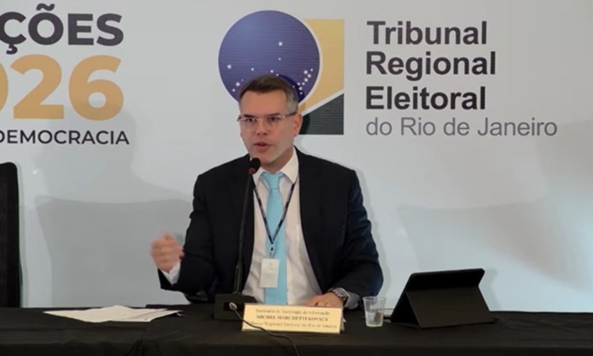 TRE-RJ substitui centenas de urnas eletrônicas com defeito no Rio