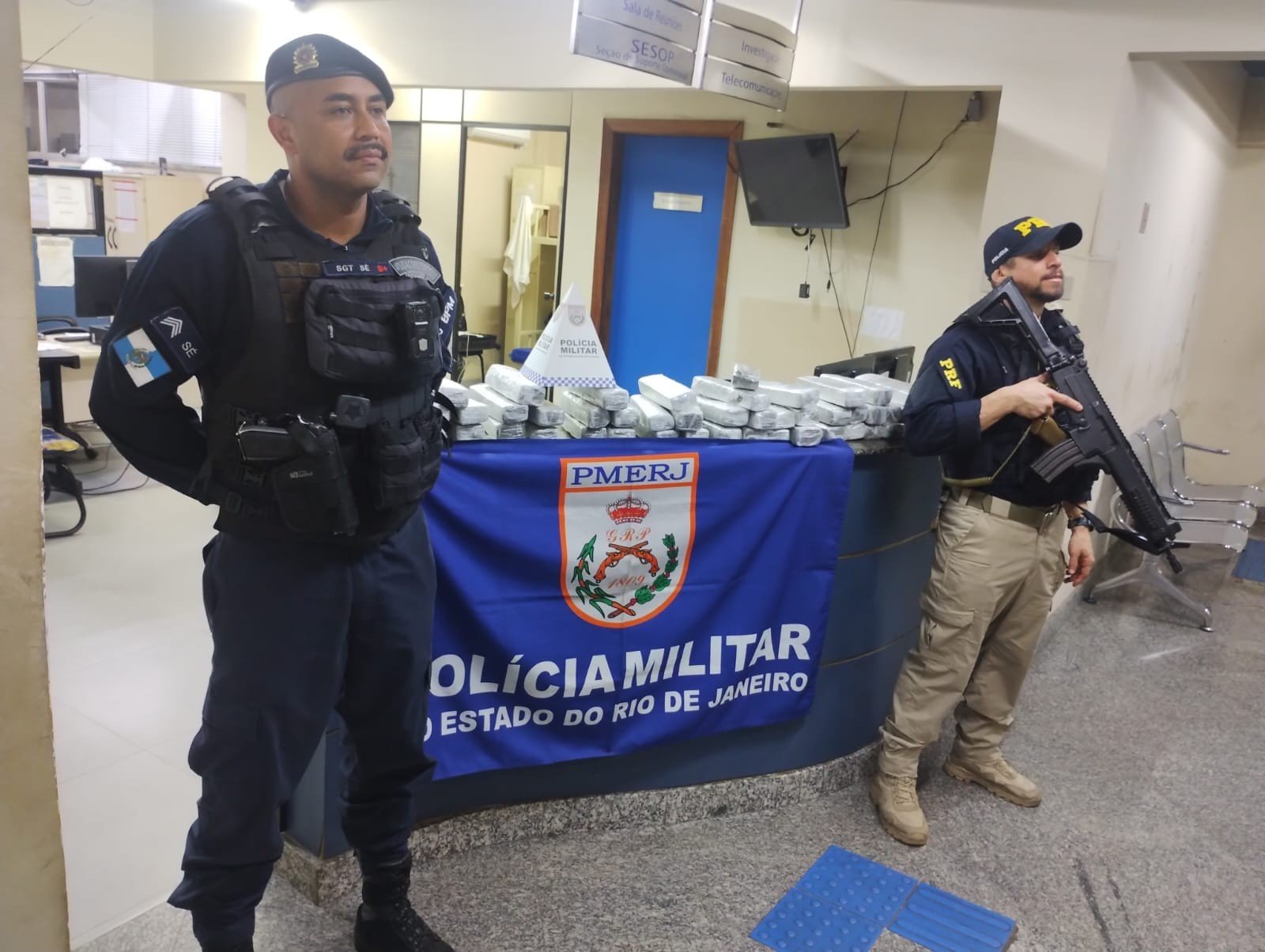 Homem é preso transportando 51 kg de maconha na Rio-Santos