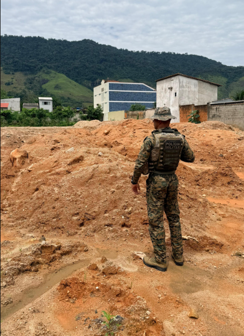 Polícia identifica degradação ambiental em área de 2 mil m² após denúncia em Angra