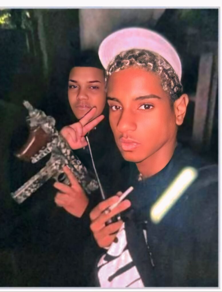 Luiz Henrique Nascimento de Oliveira, o “PH”, de 18 anos, e Gabriel da Silva Pinto, de 20 anos, ambos seriam do CV