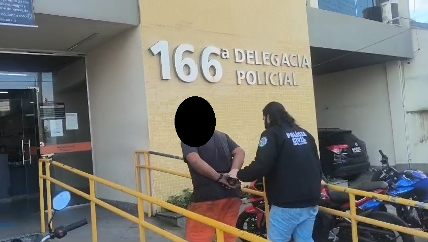 Trio sendo conduzido à 166ª DP!