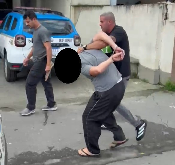 Trio sendo conduzido à 166ª DP!