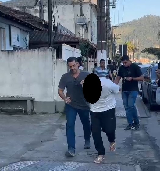 Trio sendo conduzido à 166ª DP!